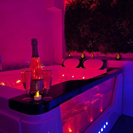 Love Room: Aux Plaisirs Des Sens Jacuzzi Prive Barr Eksteriør bilde
