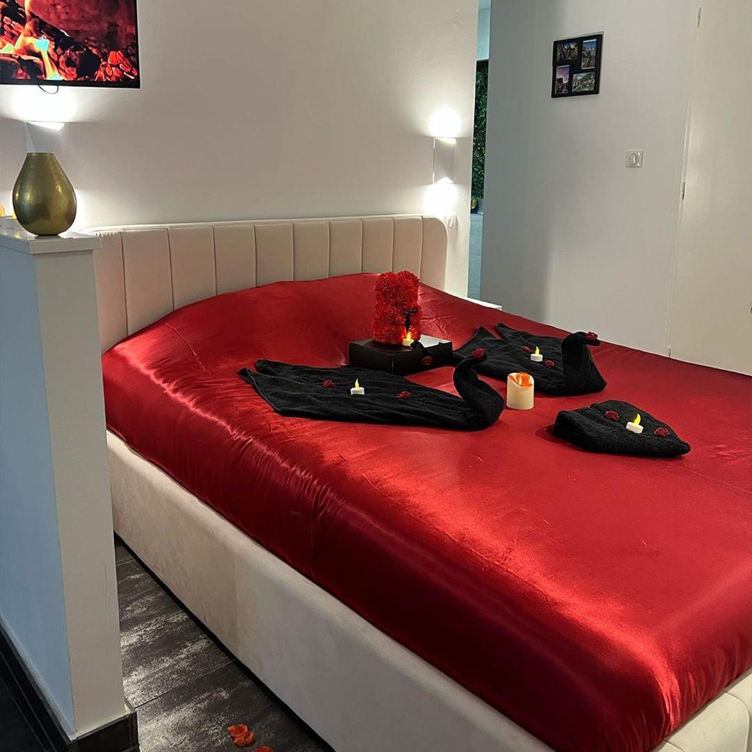 Love Room: Aux Plaisirs Des Sens Jacuzzi Prive Barr Eksteriør bilde